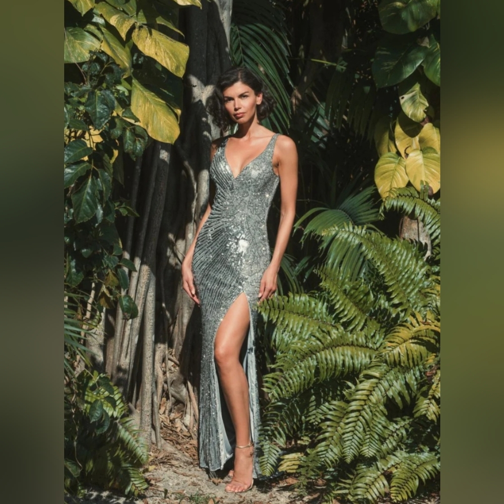 Mac Duggal Elegant Silver Sequin Formal Gown With High Front Slit Breathtaking!
